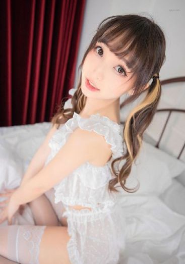 触摸女孩
